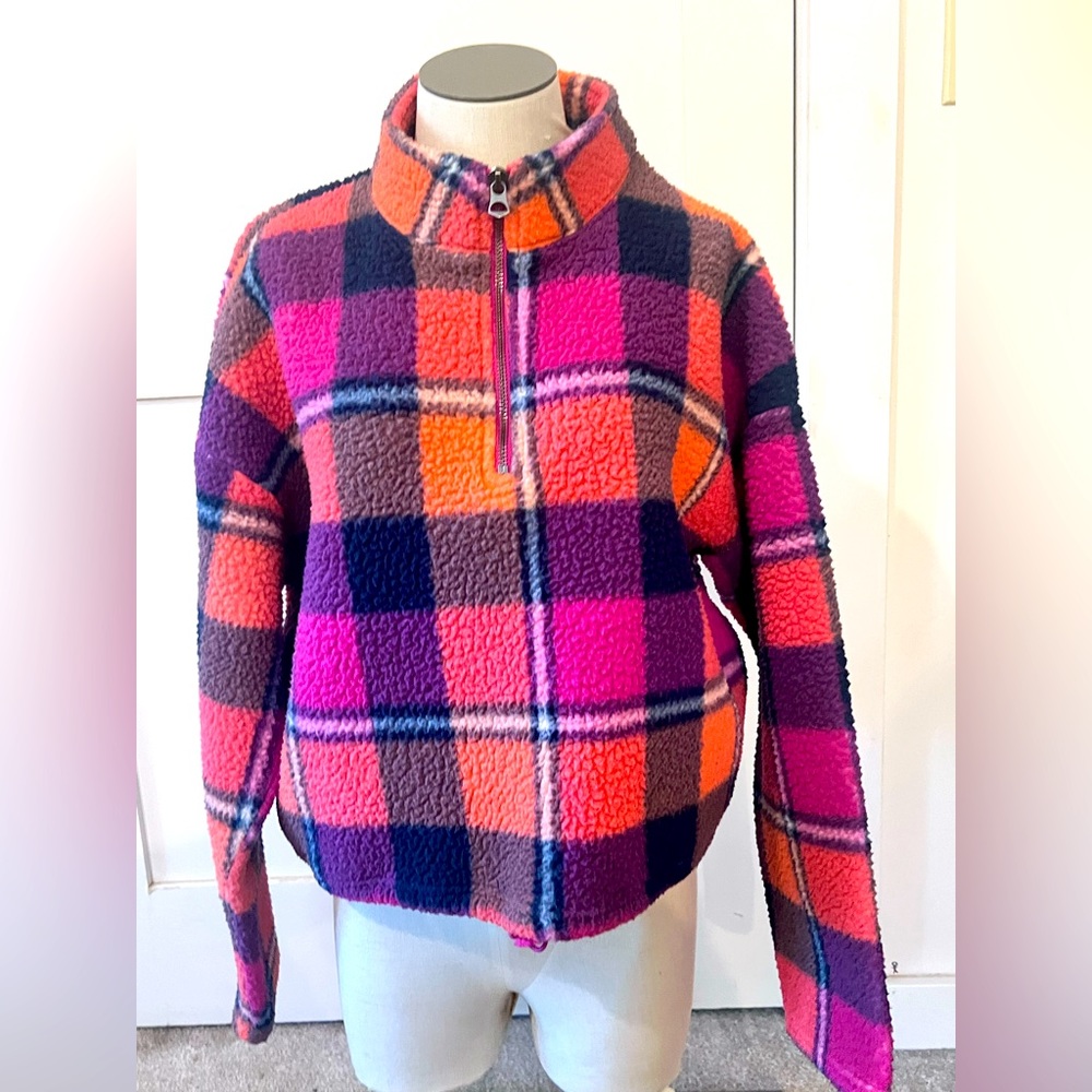 Zip neck pullover